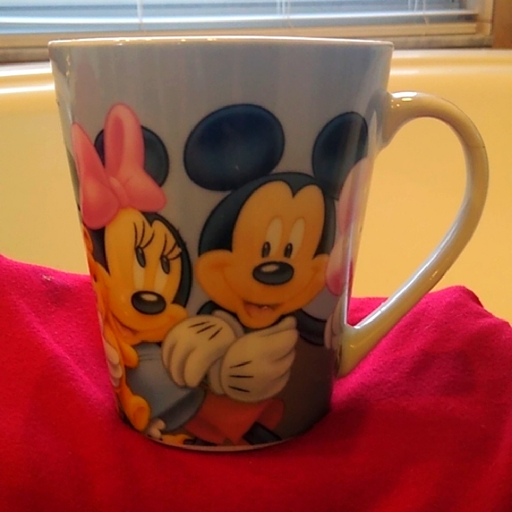 Disney cup with Mickey and Minnie - Picture 1 of 3